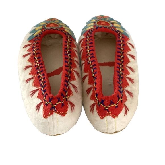 Vintage Embroidered Wool Felt Slip On Flats - Picture 3 of 5